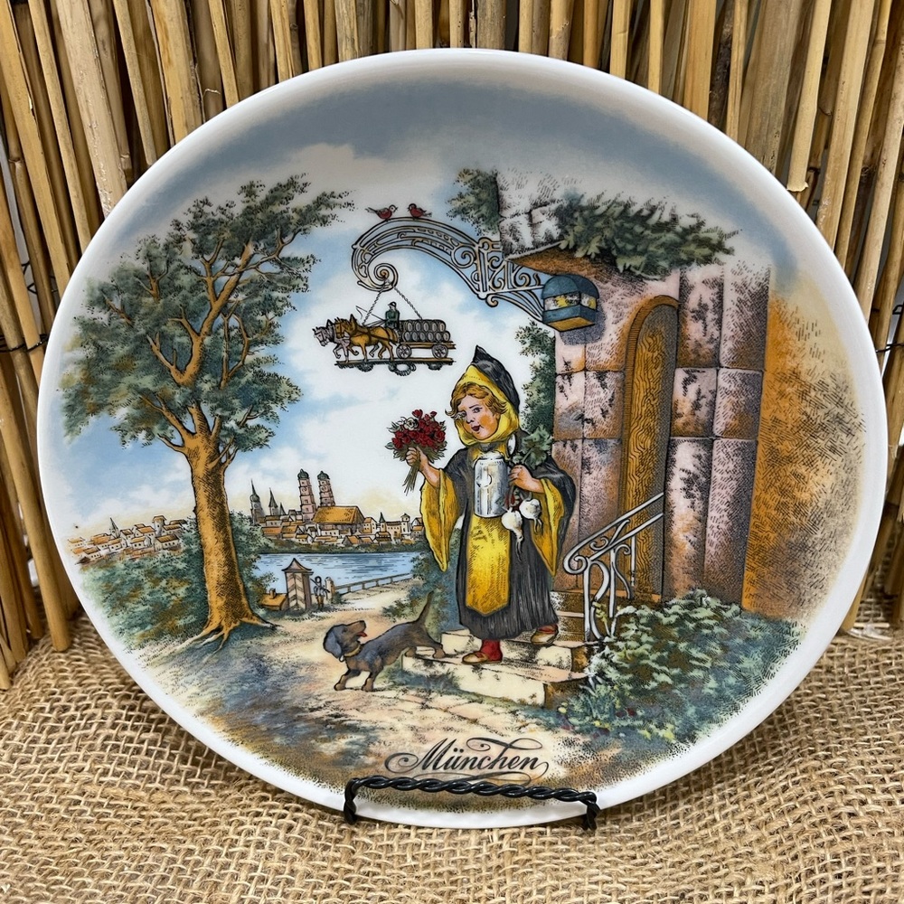 Vintage 1983 Munchen München Germany Souvenir Porcelain Wall Plate